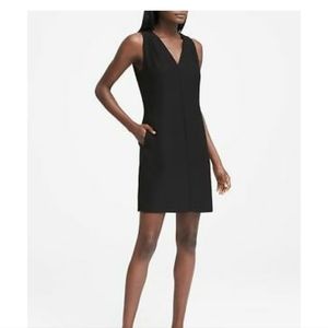 EUC Banana Republic 4 Black V-neck Pleated Shoulder Lined Mid Thigh Shift Dress